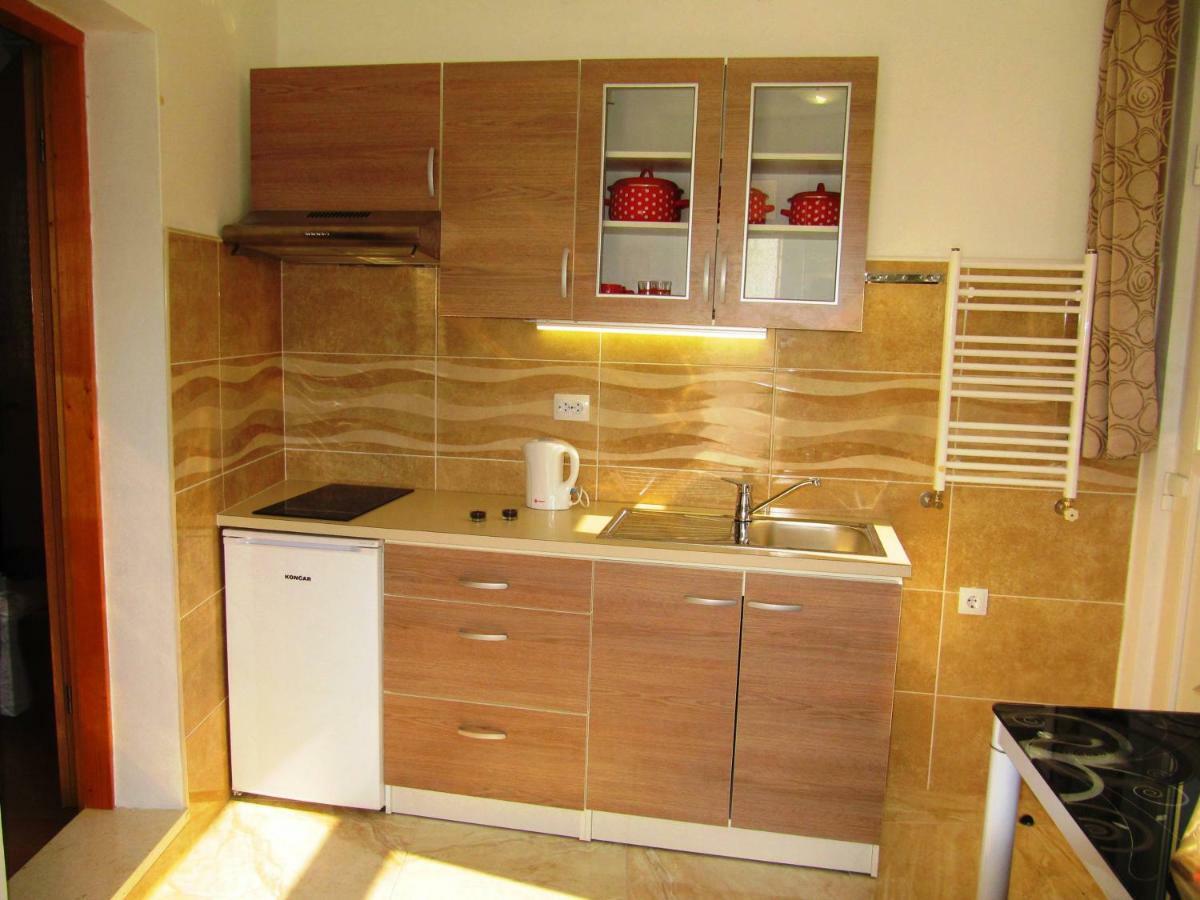 Apartmans And Rooms Dunjini Dvori 科尔丘拉 外观 照片