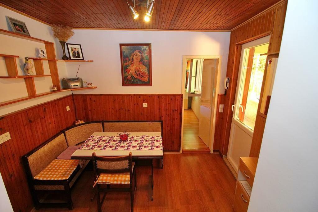 Apartmans And Rooms Dunjini Dvori 科尔丘拉 外观 照片